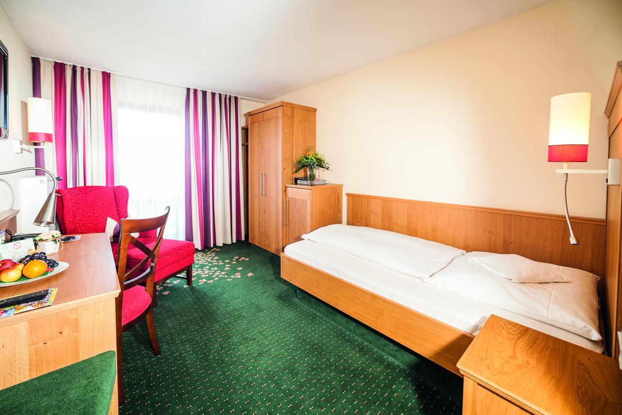 Seehotel Wassermann Seeon-Seebruck Exterior foto